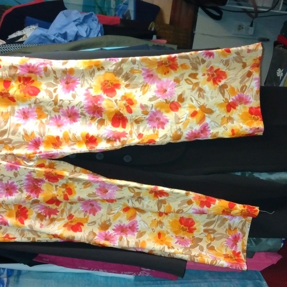 Rampage women's yellow floral Capri pants Sz 11 NWoT - Picture 3 of 17